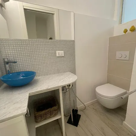 Apartment 21 *